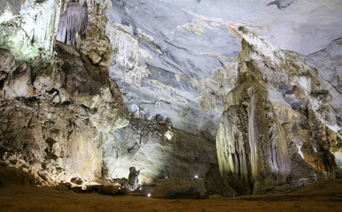 Paradise Cave in the national park Vietnam