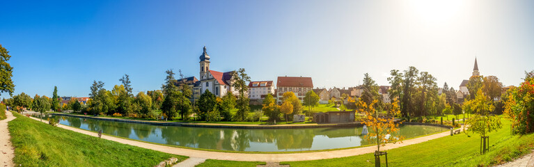 Fototapeta na wymiar Panorama der Stadt Ehingen mit Stadtgarten, Deutschland 