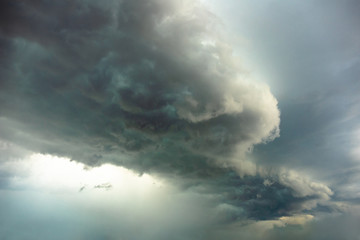 Naklejka premium big bright thundercloud in a gray dark blue stormy sky