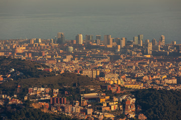 Obraz premium High view of Barcelona from Tibidado park, at Catalogne.