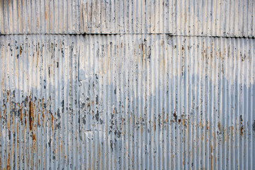 古いトタン板の外壁