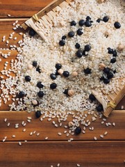 Obraz na płótnie Canvas 한국의 유기농 혼합 곡물, 검정콩, 현미, 흰쌀, 콩