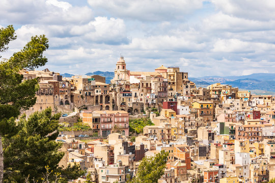 Italy, Sicily, Enna Province, Centuripe.  The ancient town of Centuripe in eastern Sicily. The town is pre-Roman, dating back to the 5th century BC.