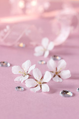 桜の花とストーンとハートのリボン
