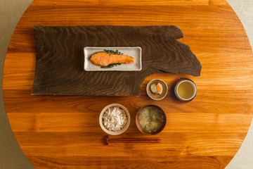 一般的な朝食　Typical Japanese breakfast 