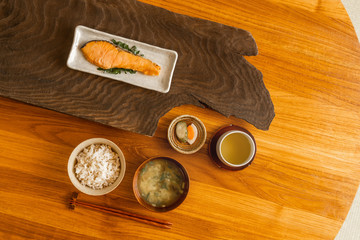 一般的な朝食　Typical Japanese breakfast 