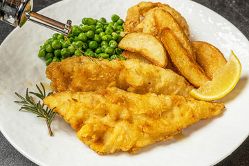 フィッシュアンドチップス typical British fish and chips