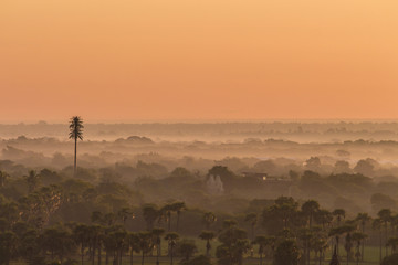 Naklejka premium Landscape View Sunrise of Ancient Temple and Pagoda in Bagan
