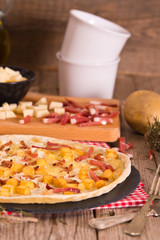 Tart with fried potato, raclette cheese and smoke flavour bacon.