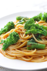 緑の野菜の菜の花の春パスタ