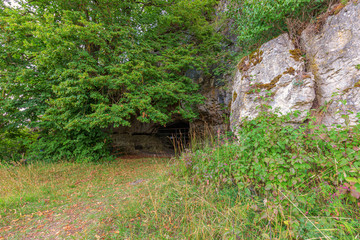 Natürliche Karsthöhlen bei Mauern