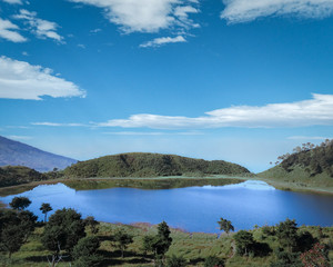 Fototapeta na wymiar lake at the mountain