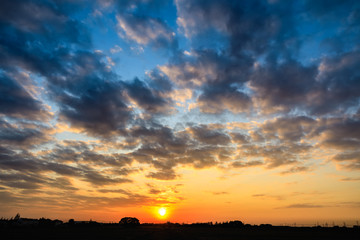 Obraz premium Beautiful sky and colorful clouds at dusk