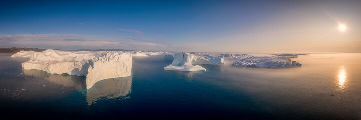 floating glaciers at fjord Disco Bay West Greenland at polar night © Jaro