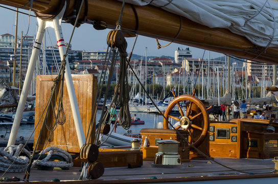 Gouvernail, éléments et corde de voilier et bateau