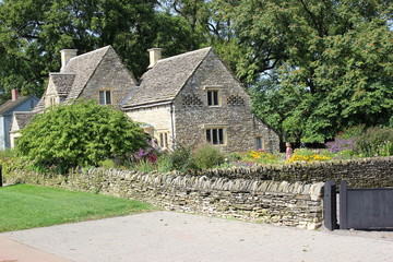 Britisch: Historisches Landhaus (Cottage) aus Naturstein