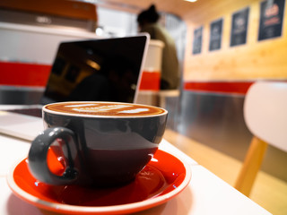 Use a laptop or notebook in a cafe.