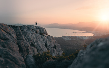Fototapeta na wymiar Sonneuntergang im Gebirge auf Mallorca