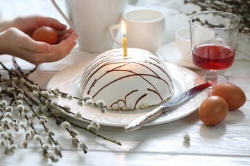 Hands holding easter egg