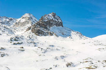 Fototapeta na wymiar Spectacular winter mountain panorama high in austrian alps.