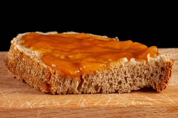 Pane italiano e marmellata.