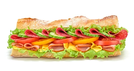 Foto op Plexiglas Verse onderzeese sandwich met ham, kaas, salami, tomaat, slasalade, komkommer geïsoleerd op wit. Kleurrijke smakelijke baguette zelfgemaakte grote sub sandwich met groenten. Fastfoodconcept © evgenij918