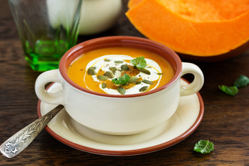 Pumpkin-carrot soup curry puree.