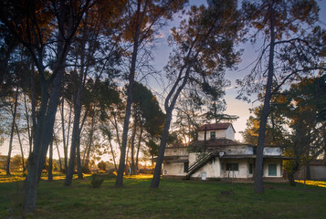 Fototapeta premium Casa abandonada en el bosque