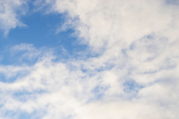 красивое голубое небо с облаками