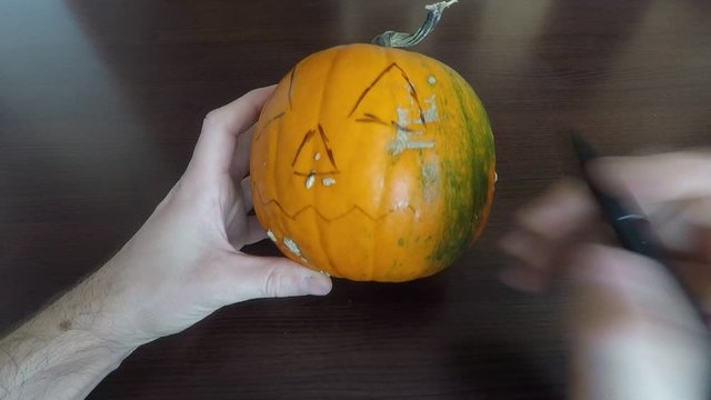 Time lapse carving a Halloween pumpkin