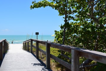 Obraz premium beach walkway