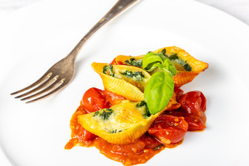 italian conchiglino pasta filled with spinach