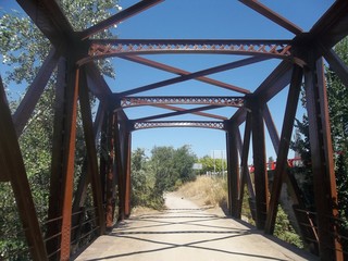 Fototapeta na wymiar Puente de hierro en Castellón