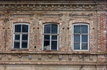 Fototapeta na wymiar antique windows with glass divided into several parts on a brick wall