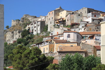 Fototapeta na wymiar Calabria-stare miasteczko na wzgórzu