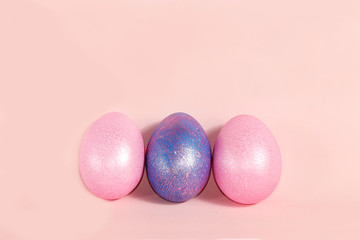 Decorated golden easter eggs on a pink background. Minimal holiday concept. Happy easter background. Creative painting of eggs at home, the idea of simple drawings for coloring