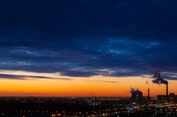 Fototapeta na wymiar Sunrise over city
