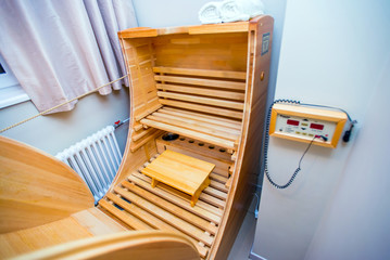 Obraz na płótnie Canvas wooden bath in the form of a barrel, spa in beauty salon, interior