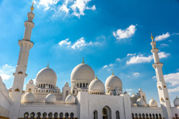 Fototapeta na wymiar Abu Dhabi Grand Mosque, United Arab Emirates