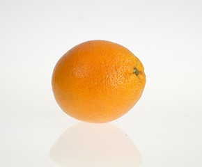 pomarańcz na białym tle