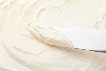 Knife with tasty cream cheese, closeup