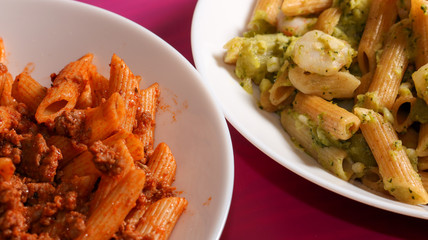 Bolognese macaroni vs vegetables & shrimps macaroni