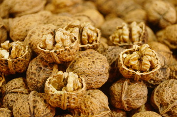Dried walnuts and walnuts