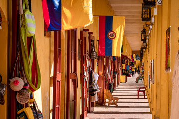 Fototapeta na wymiar Paisajes de la Ciudad Amurallada de Colombia, Cartagena, Calles y turismo de la costa Caribe Colombiana