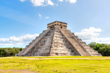 Kukulcan Pyramid at Chichen Itza in Yucatan Peninsula, Mexico - obrazy, fototapety, plakaty