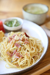 Spaghetti with mussels and ham in japanese style