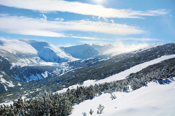 Obraz premium Beautiful Winter Mountain Landscape in a Cloudy Day