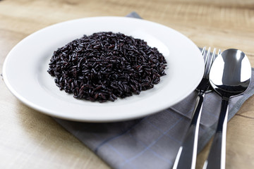 Riceberry in a white ceramic dish