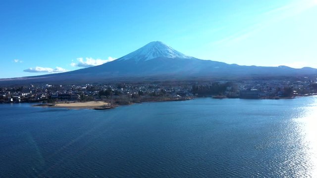 晴れの日の富士山　空撮