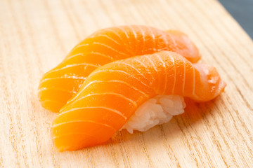 サーモン　寿司